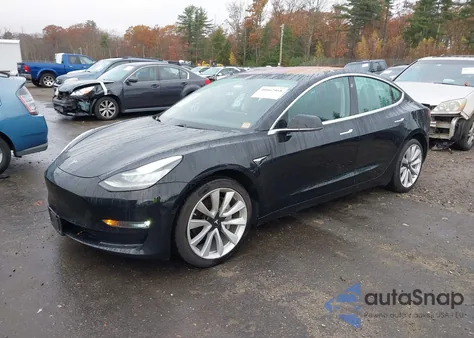 2018 Tesla Model 3 Long Range/Mid Range z USA, uszkodzony, nr VIN 5YJ3E1EA0JF154555